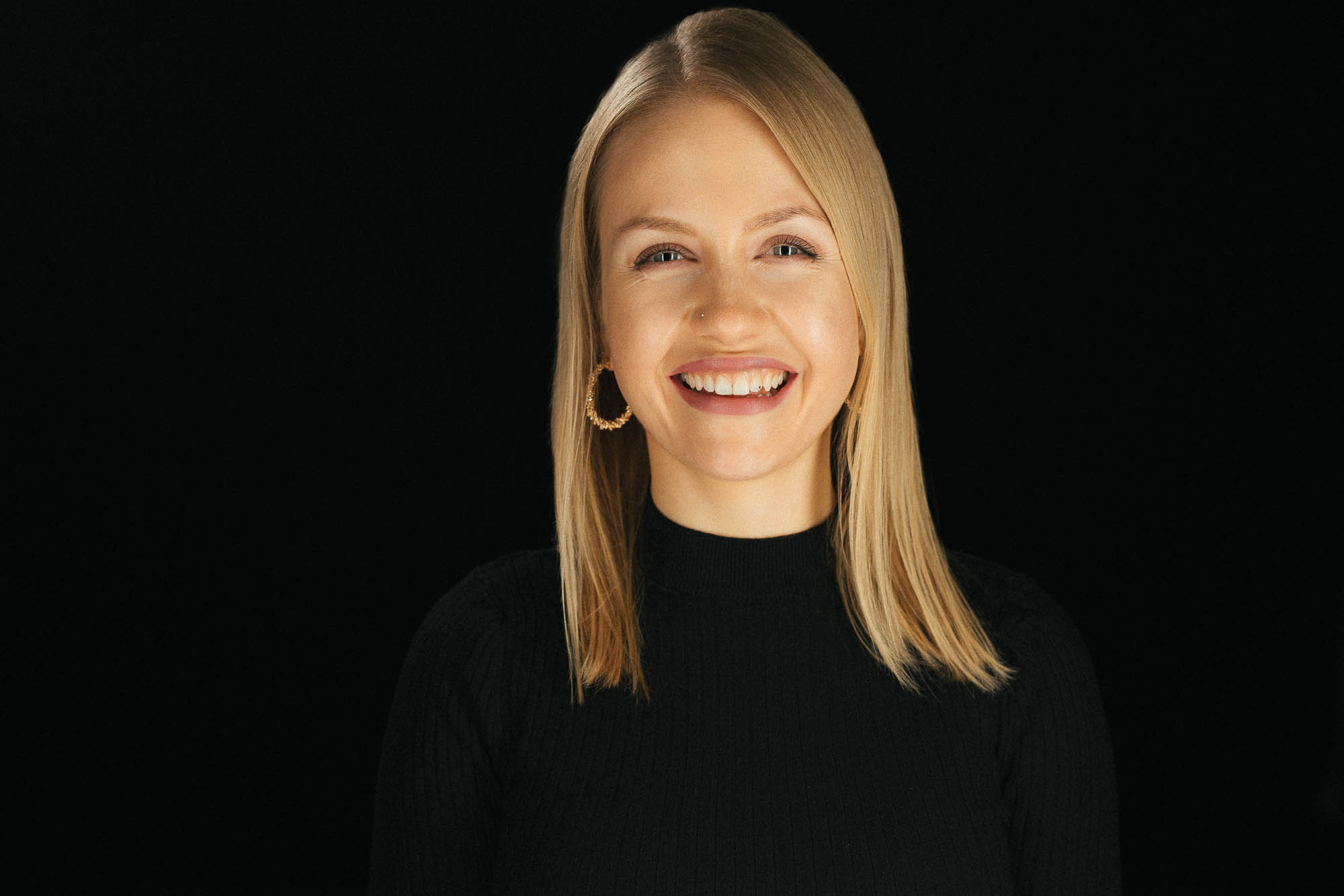 Export x3 Headshot  06623 Dez 01 2019 Bearbeitet 2 Headshots 2019  Miro Nicole Nadine